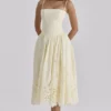 Ysabella Lemon Maßgefertigtes Midi-Sommerkleid aus Spitze + Broderie Anglaise Ysabella Lemon Maßgefertigtes Midi-Sommerkleid aus Spitze + Broderie Anglaise