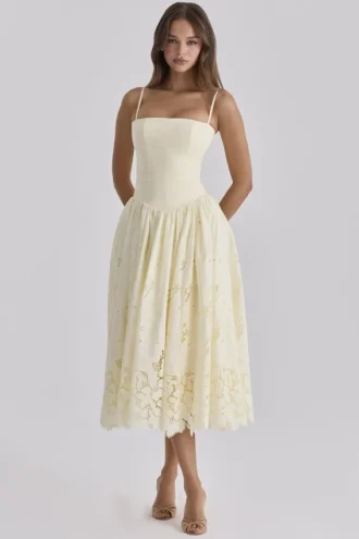 Ysabella Lemon Maßgefertigtes Midi-Sommerkleid aus Spitze + Broderie Anglaise
