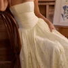Ysabella Lemon Maßgefertigtes Midi-Sommerkleid aus Spitze + Broderie Anglaise Ysabella Lemon Maßgefertigtes Midi-Sommerkleid aus Spitze + Broderie Anglaise