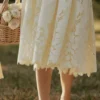 Ysabella Lemon Maßgefertigtes Midi-Sommerkleid aus Spitze + Broderie Anglaise Ysabella Lemon Maßgefertigtes Midi-Sommerkleid aus Spitze + Broderie Anglaise