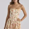 Ysabella Midi-Sommerkleid aus Baumwolle mit Warm-Rose-Print Ysabella Midi-Sommerkleid aus Baumwolle mit Warm-Rose-Print
