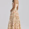Ysabella Midi-Sommerkleid aus Baumwolle mit Warm-Rose-Print Ysabella Midi-Sommerkleid aus Baumwolle mit Warm-Rose-Print