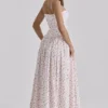 Ysabella Midi-Sommerkleid aus Baumwolle mit weißem Rosenprint Ysabella Midi-Sommerkleid aus Baumwolle mit weißem Rosenprint