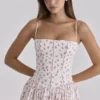 Ysabella Midi-Sommerkleid aus Baumwolle mit weißem Rosenprint Ysabella Midi-Sommerkleid aus Baumwolle mit weißem Rosenprint
