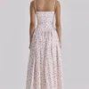 Ysabella Midi-Sommerkleid aus Baumwolle mit weißem Rosenprint Ysabella Midi-Sommerkleid aus Baumwolle mit weißem Rosenprint