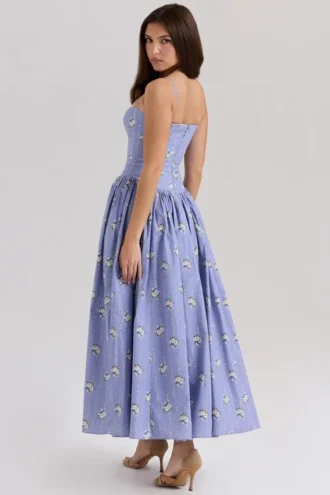 Ysabella Midi-Sommerkleid aus Stretch-Baumwolle mit blauem Gänseblümchen-Print
