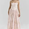 Ysabella Midi-Sommerkleid aus Stretch-Baumwolle mit Pfirsichfarbenem Blumenprint Ysabella Midi-Sommerkleid aus Stretch-Baumwolle mit Pfirsichfarbenem Blumenprint