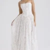 Ysabella Weißes Baumwoll-Sommerkleid mit Blumenprint Ysabella Weißes Baumwoll-Sommerkleid mit Blumenprint
