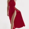 Zanab Maxikleid mit Oberschenkelausschnitt in Rot Zanab Maxikleid mit Oberschenkelausschnitt in Rot