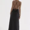 Zanab – Schwarzes Maxikleid mit Oberschenkel-Schlitz Zanab – Schwarzes Maxikleid mit Oberschenkel-Schlitz